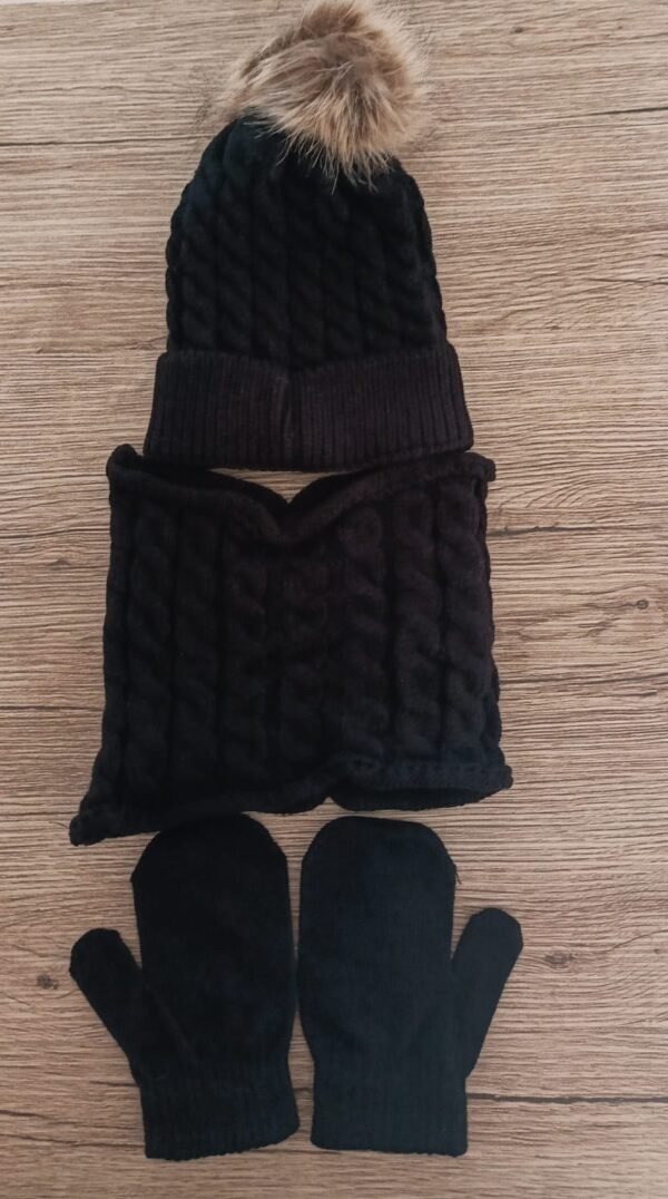SHein hat with gloves  muffler (2-6y)