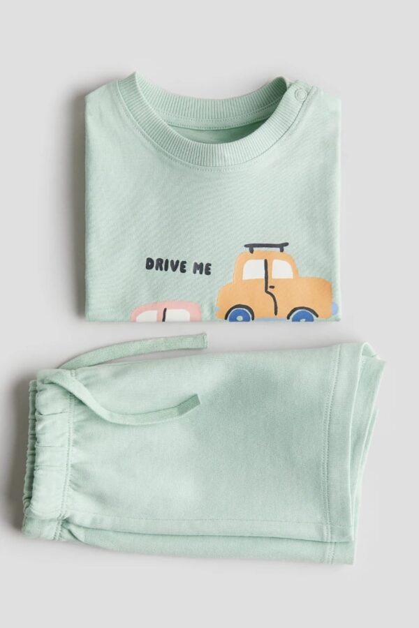 H&M sweatshirt with shorts - Image 2