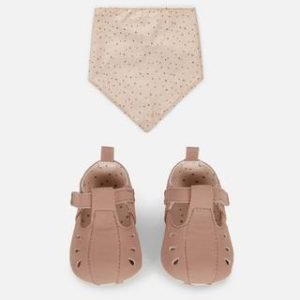 Primark baby shoes with bib (0-3M)