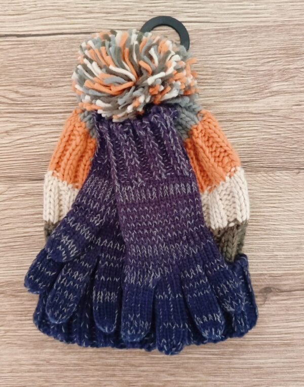 Matalan baby pom hat with gloves (3-6y) - Image 3